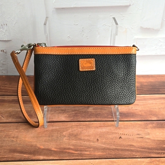 Dooney & Bourke Handbags - DOONEY & BOURKE PEBBLE GRAIN HANDBAG WRIST